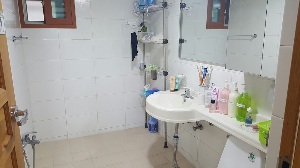 Happy Tree Guesthouse - Hostel