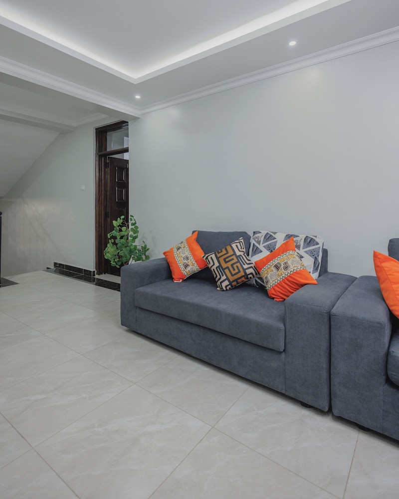 Skyhut Boutique House