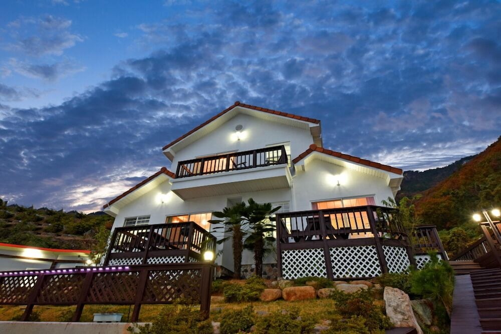 Namhae Bluemare Pension