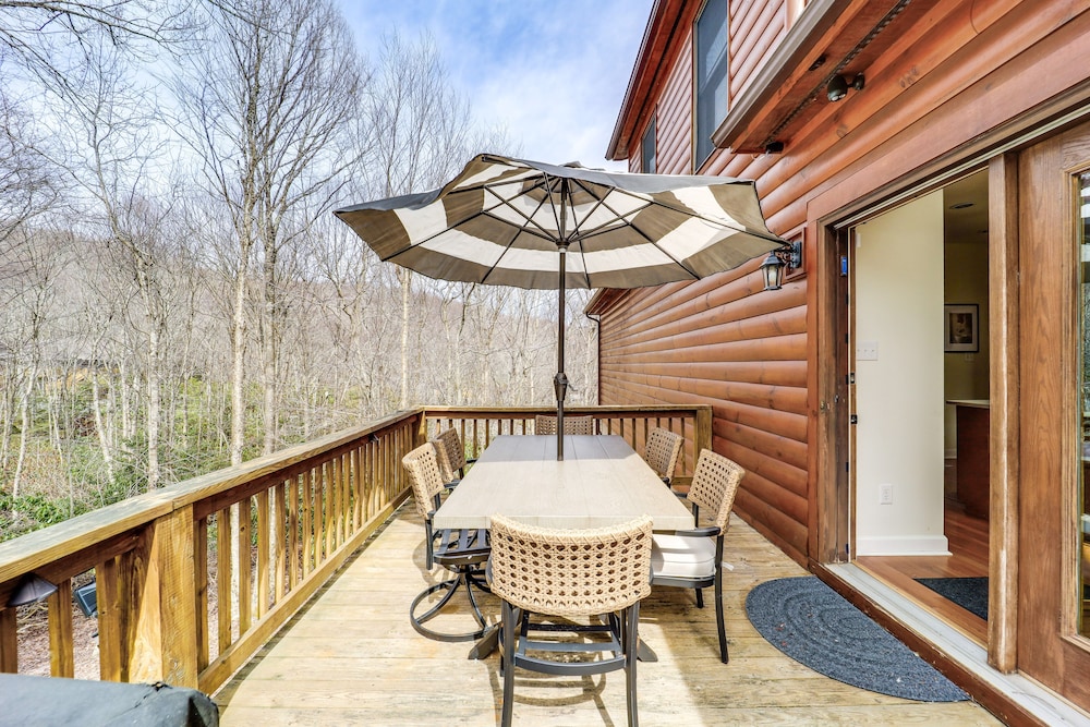 Deck + Scenic Views: Beech Mountain Cabin view 3