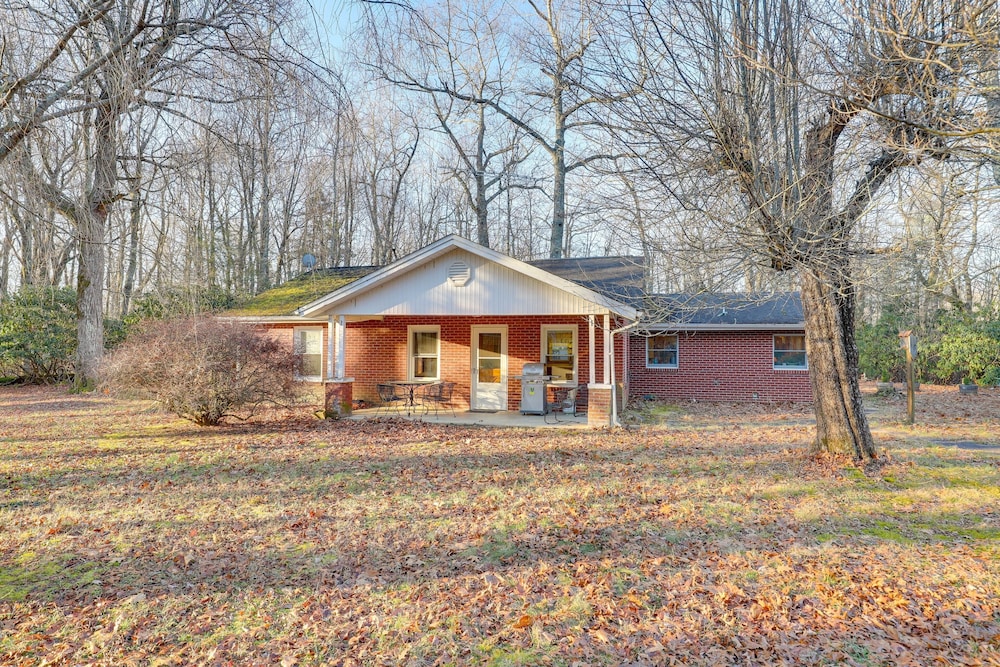 Dog-friendly Burnsville Home w/ Patio & Trails! view 4