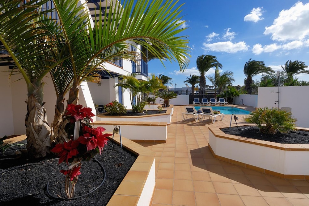 Remarkable 2-bed Apartment in Playa Blanca