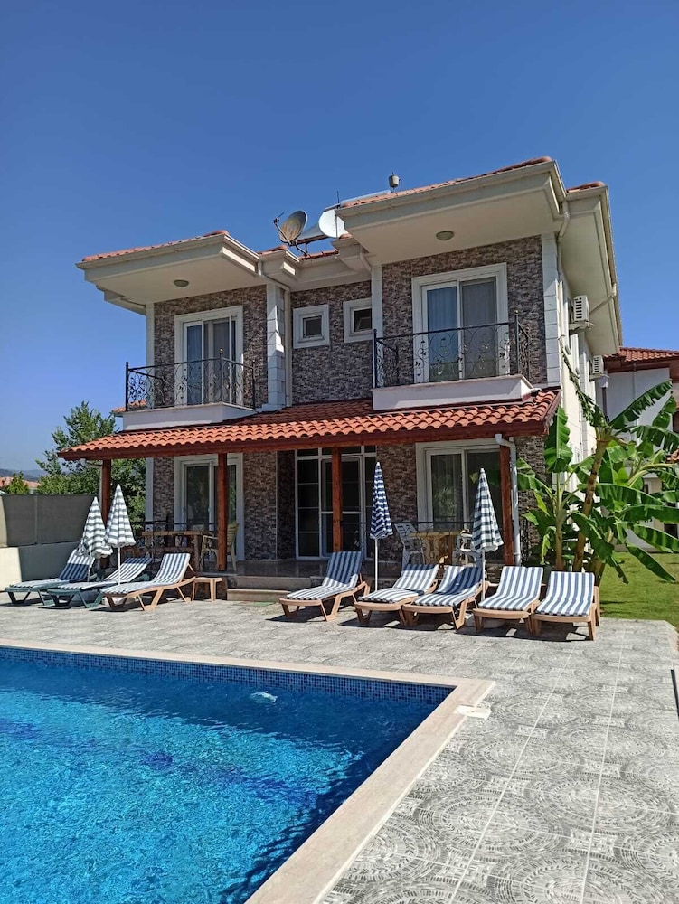 Remarkable 4-bed Villa Tasgin 2 Pools view 4