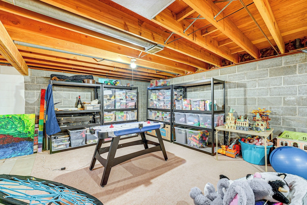 < 1 Mi to Lake Michigan: Peaceful Cabin w/ Yard!