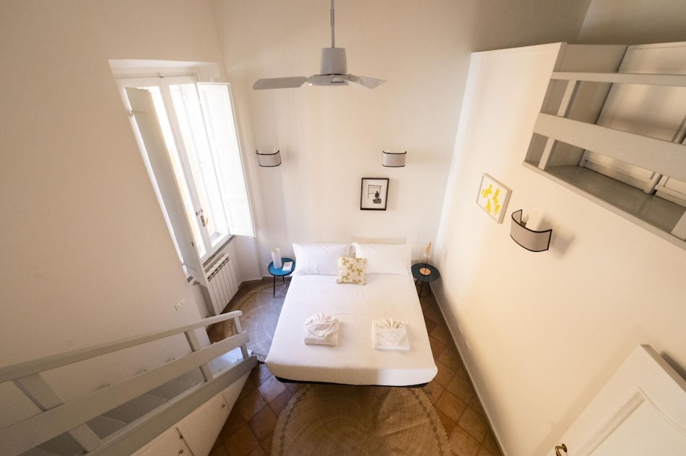 Artsy and Elegant Apartment Near Pantheon