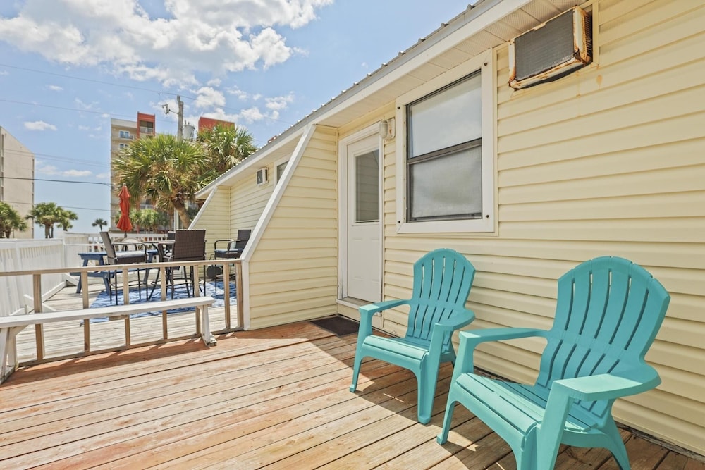 Moonraker 3 1 Bedroom Condo by RedAwning