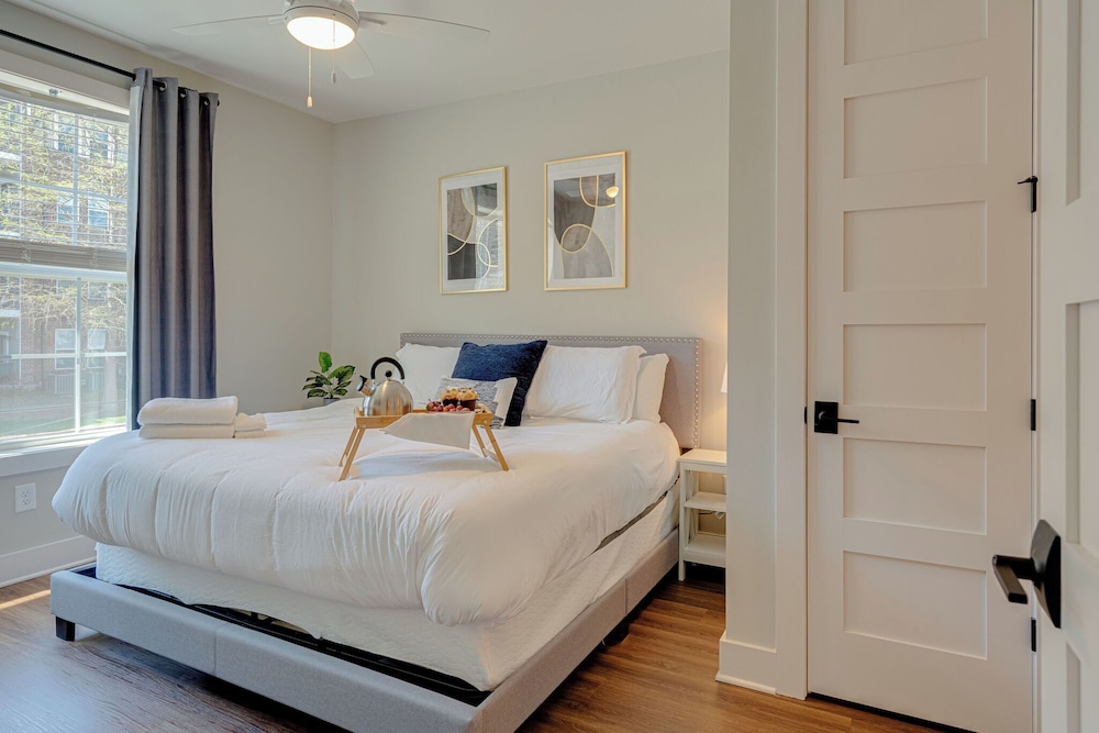 Modern Melrose-sleeps 8- Mins to Downtown Broadway