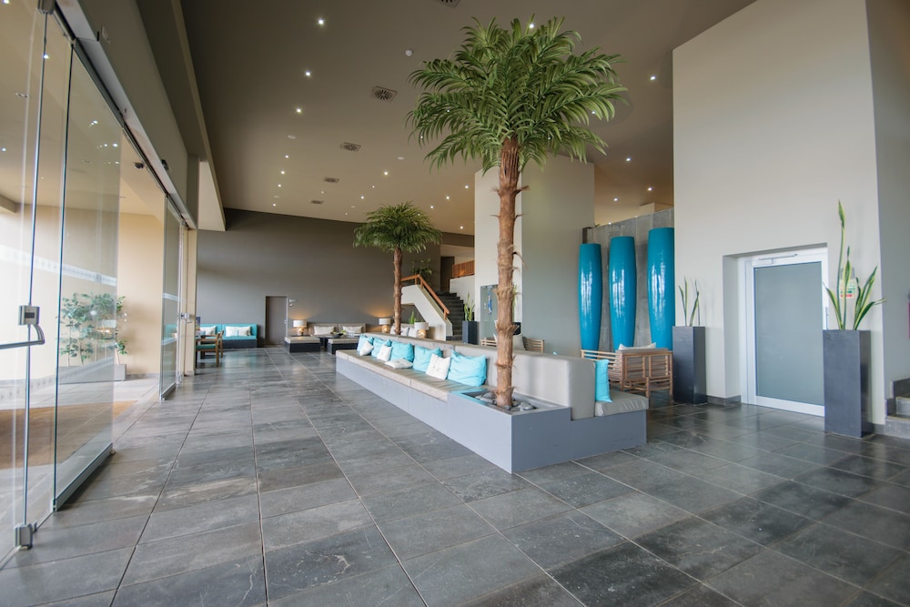 Hotel Oasis Salinas Sea
