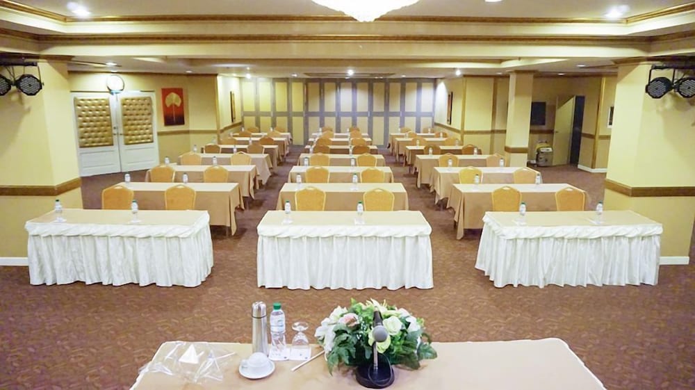 The Viangtak Riverside Hotel