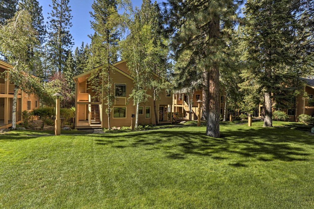 Corner-unit Condo w/ Grill: Walk to Lake Tahoe! view 3