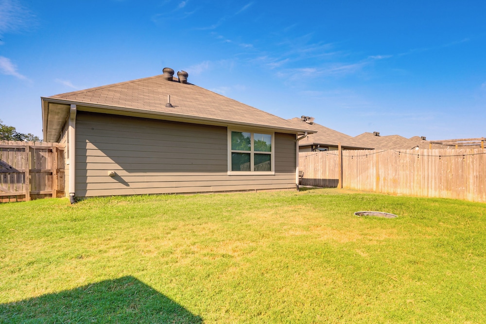 9 Mi to College Station: Dog-friendly Home w/ Yard