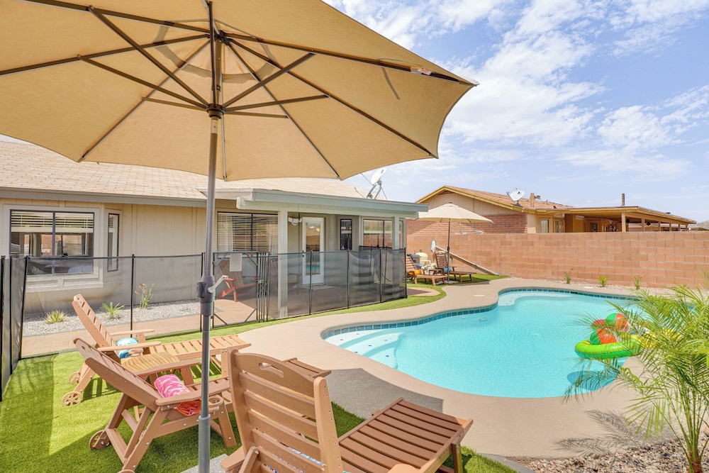 6 Mi to Dtwn: Tucson Gem w/ Outdoor Oasis!