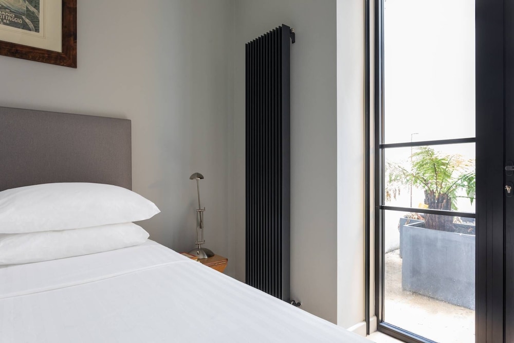 Redcliffe Square XII by Onefinestay