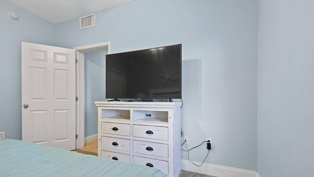 Laketown Wharf 1523