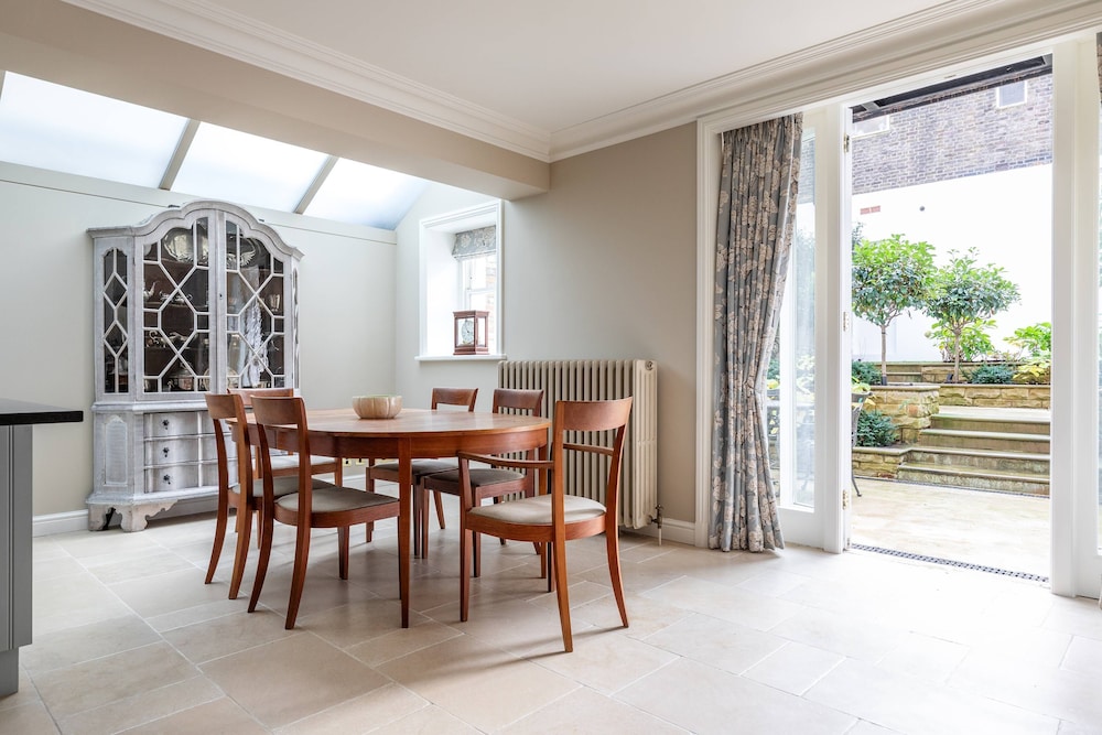 Earl's Court Square XI by Onefinestay