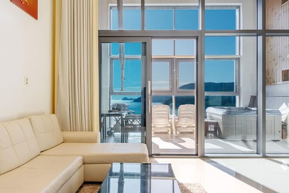 Geoje Pension Kan Pool Villa
