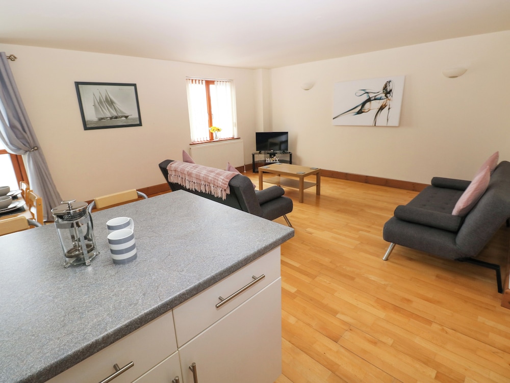 15 Sovereign House