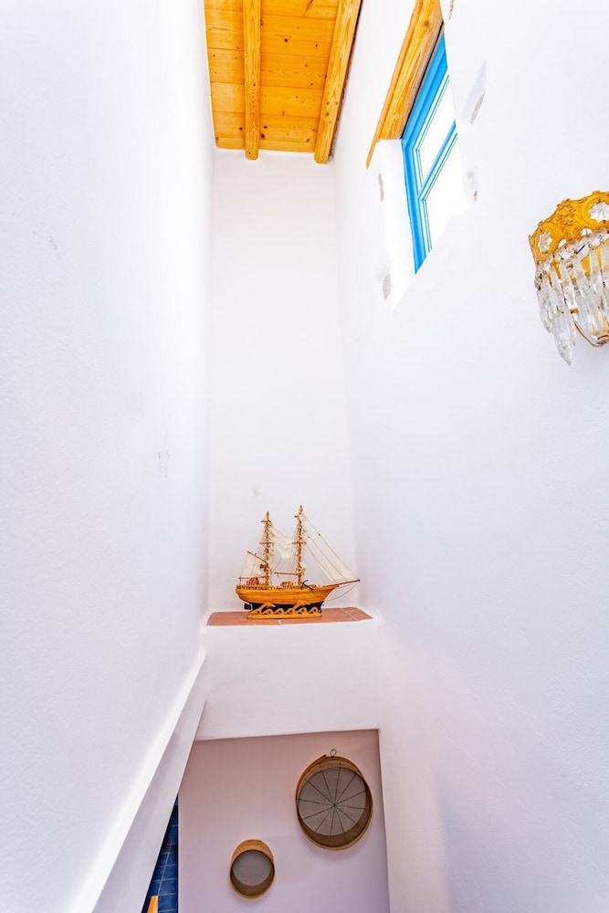 Villa Ioanna for 10 - Allparos Villas