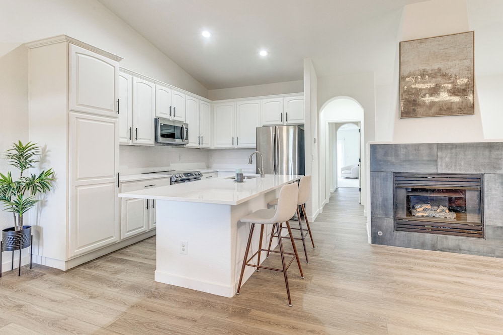 Seasonal Pool, Balcony: Quiet & Cozy Aurora Condo!