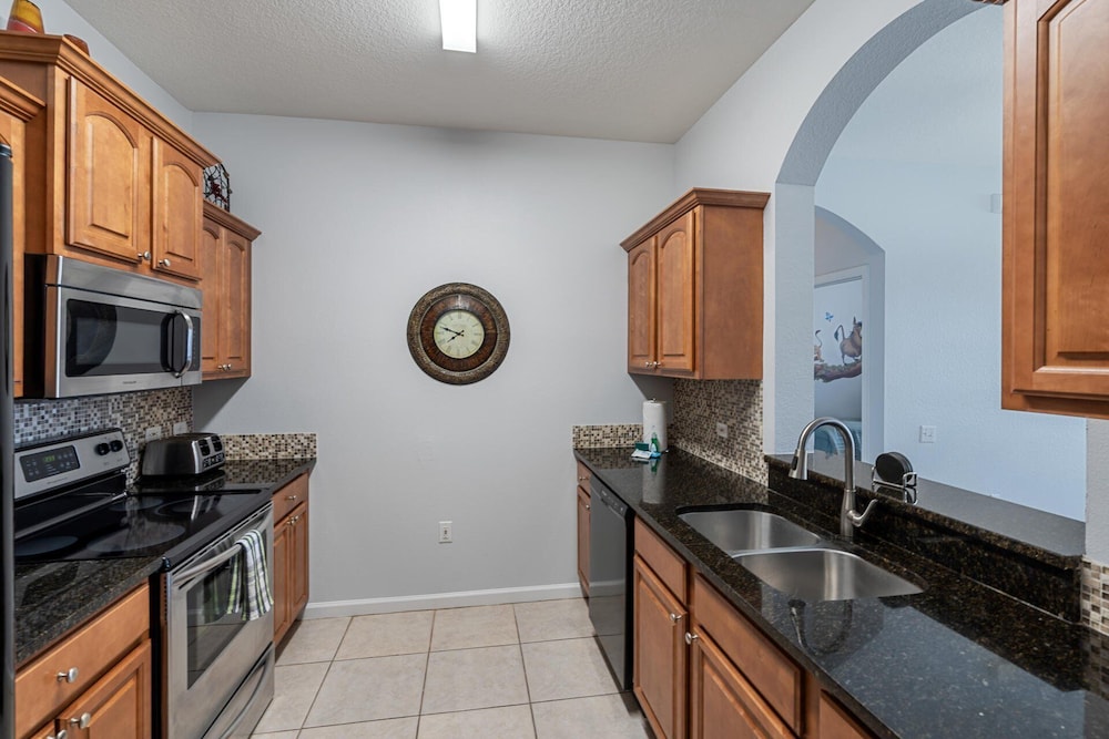 2302 Butterfly Palm way