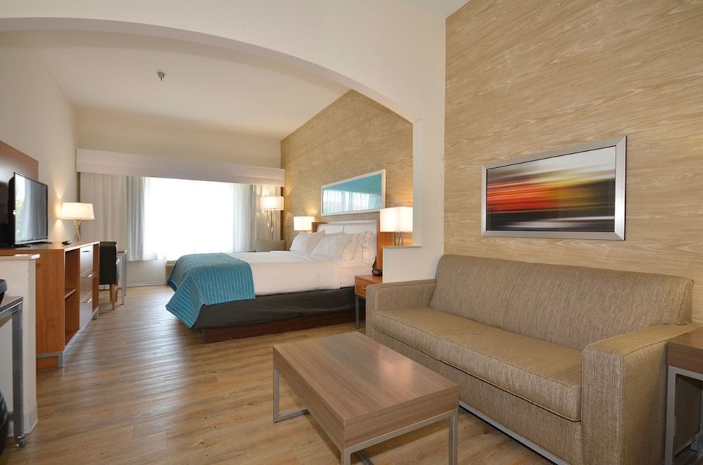 Farmington Vacations - Holiday Inn Express Suites Farmington, an IHG Hotel - Property Image 57