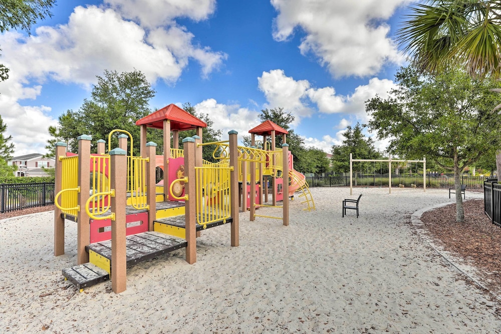 10 Mi to Wdw: Family Home w/ Game Room & Pool!