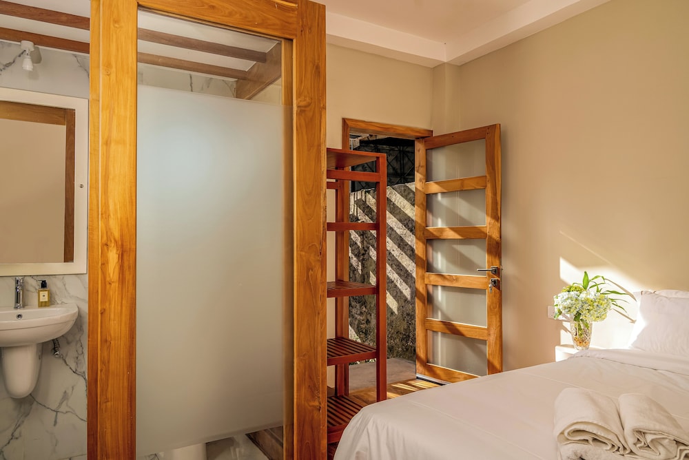 Colombo Villa Collection