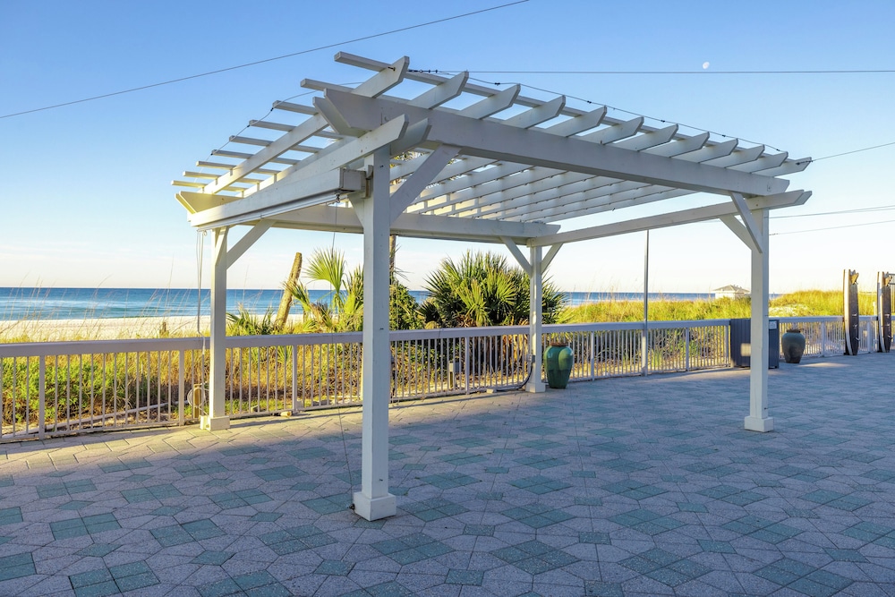 2BR Condo in Edgewater Resort With Golf, Tennis, Pools & Free Tram Service!