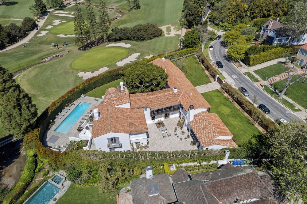 Howard Hughes Estate - Spanish Revival Gem w/ Pool, Wine Cellar & Guest House - Image 4