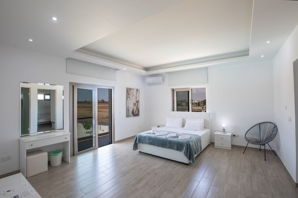 Villa Sienna, Fabulous 6bdr Protaras Villa view 4