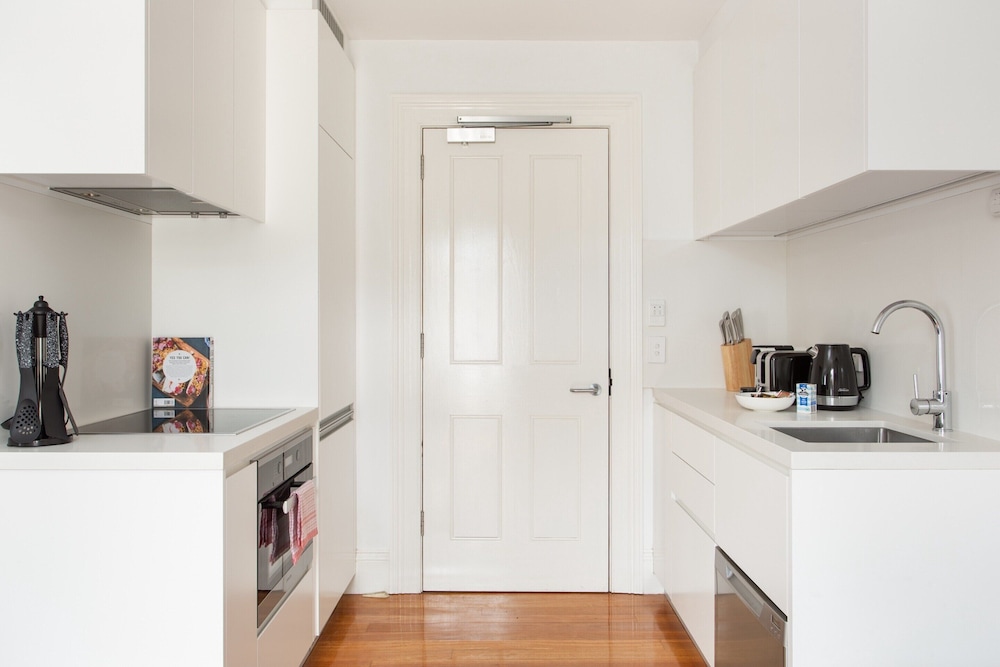 Stunning Studio With Alfresco Terrace Near Trains