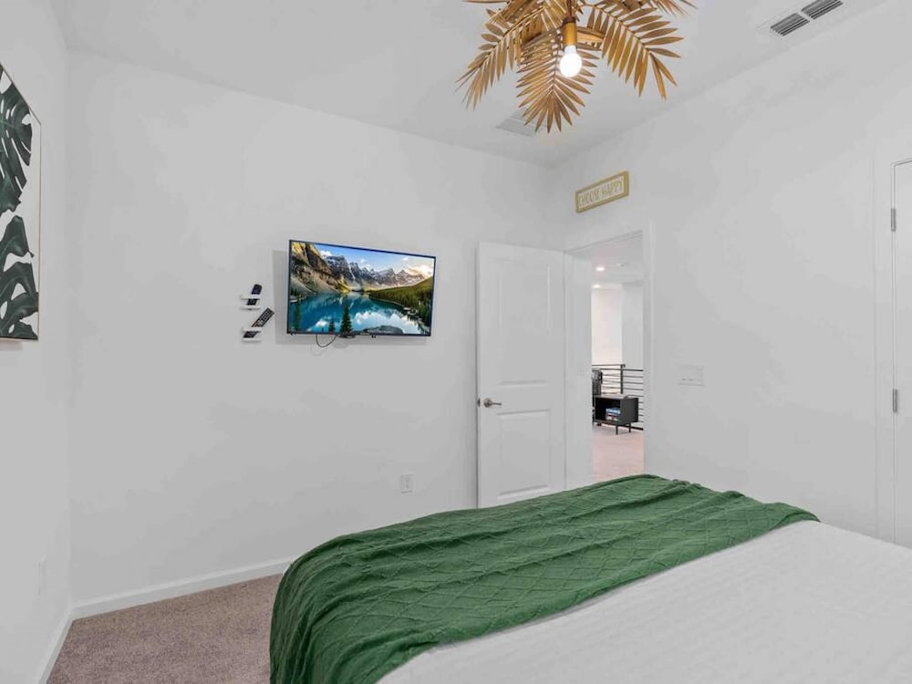 Super Blue- Sleeps 24 w Pool Movie Loft