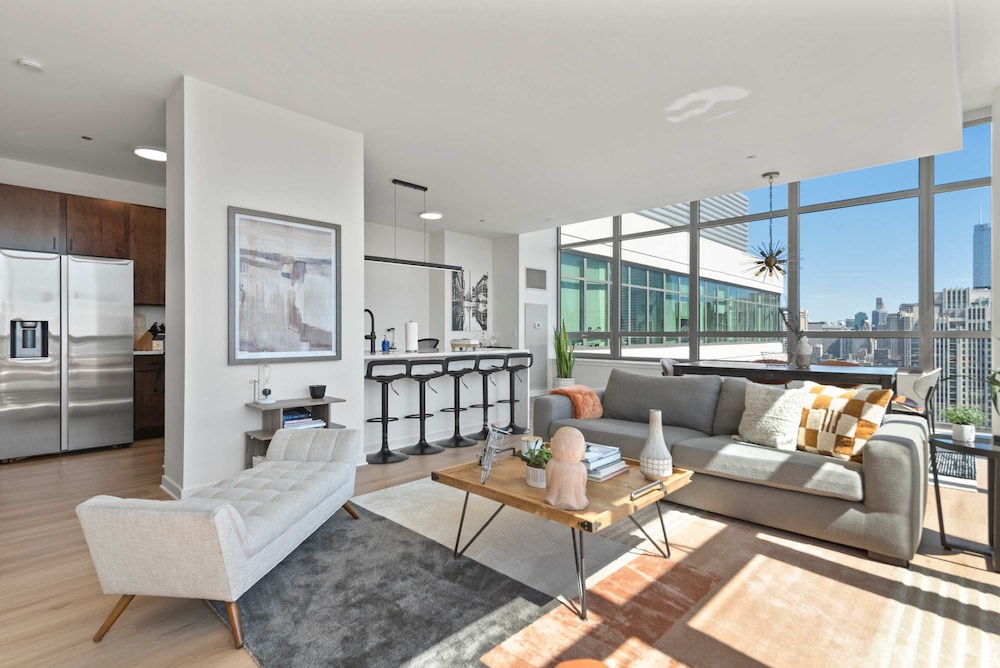 Designer 3BR PH Near Fulton Market