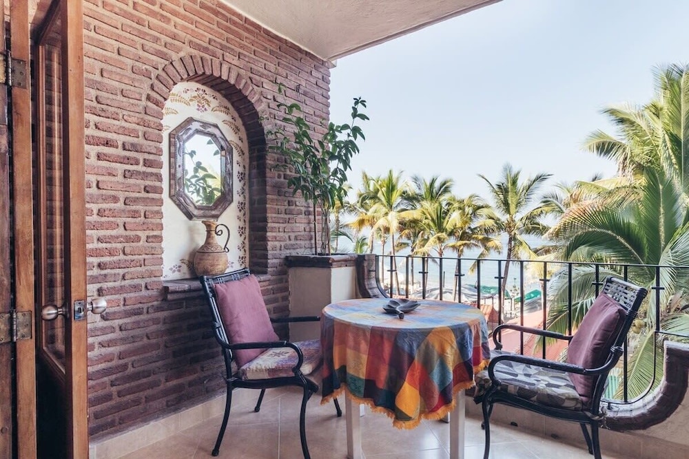 Ocean View 1Br Condo-balcony-beach-pool - 301