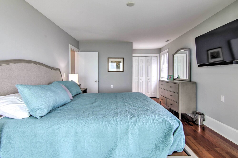Bayfront Gem w/ Amazing Water Views + Pond!