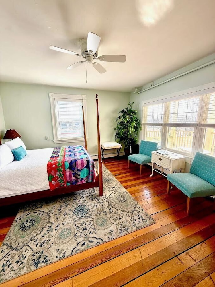 The Glen Cove Hotel & Restaurant