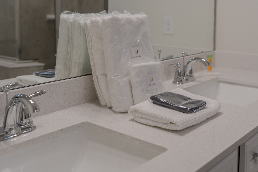 Luxury 5BR Home w/ Pool, Cinema & Game Room