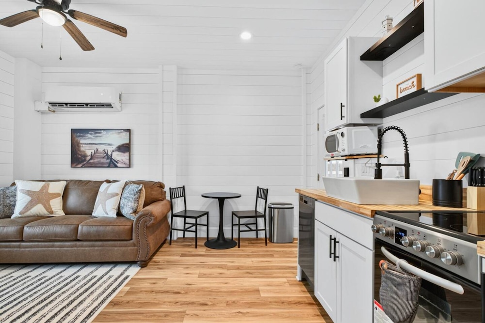New Listing Luxury House 5 Min Walk to Beach