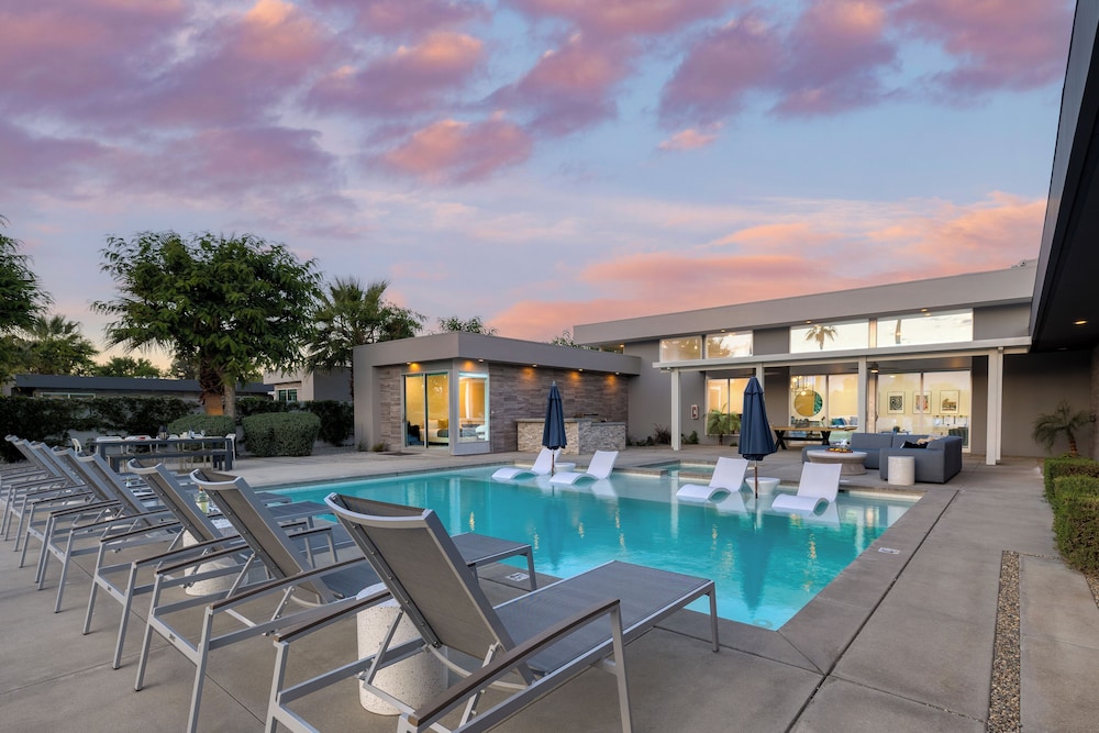 The Polo Villas by AvantStay – Modern Oasis Near Empire Polo Club