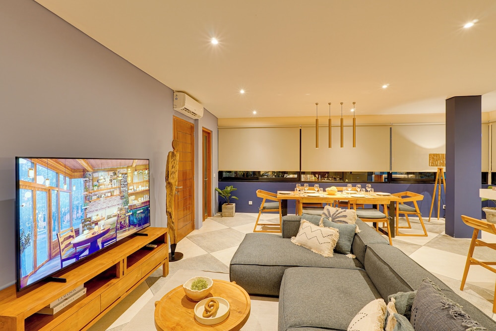 Stylish Canggu Apartment near Berawa Beach