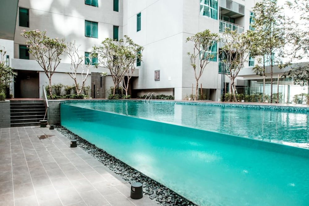 Summer Suites Residences By Plush