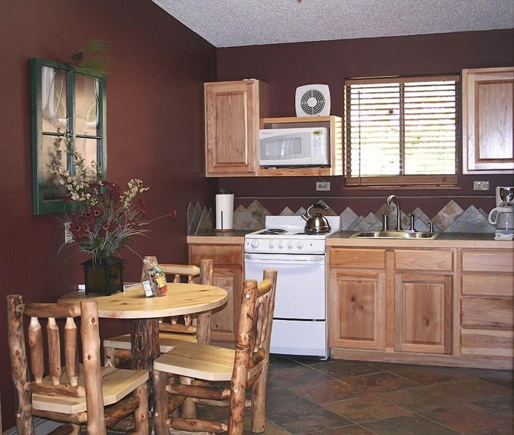 Timber Creek Chalets: 2b 1 Bedroom Chalet - Property Image 2