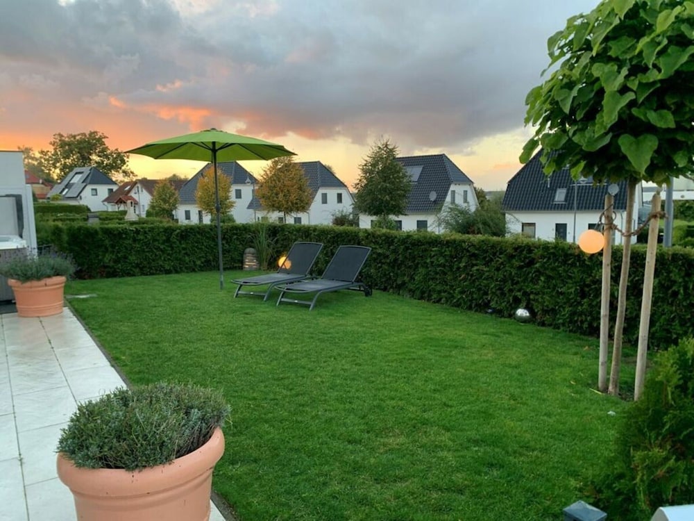 Haus Seeblick Modern Retreat