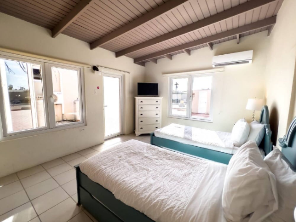 Spacious 6BR Villa w Pool Close2beach Sleeps 16