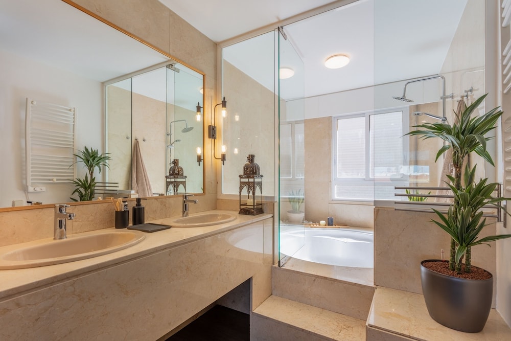 Wukro - 2 Bedrooms and Terrace in Chamber