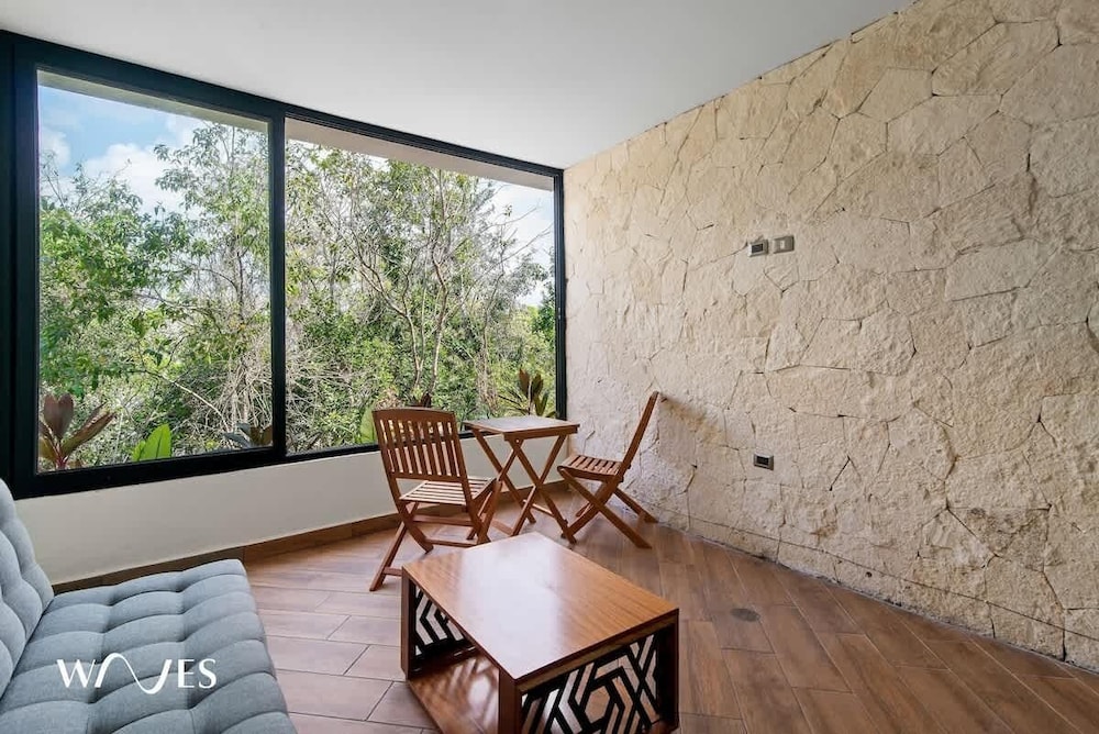 Spacious Loft W/garden View Pool + Jacuzzi GYM