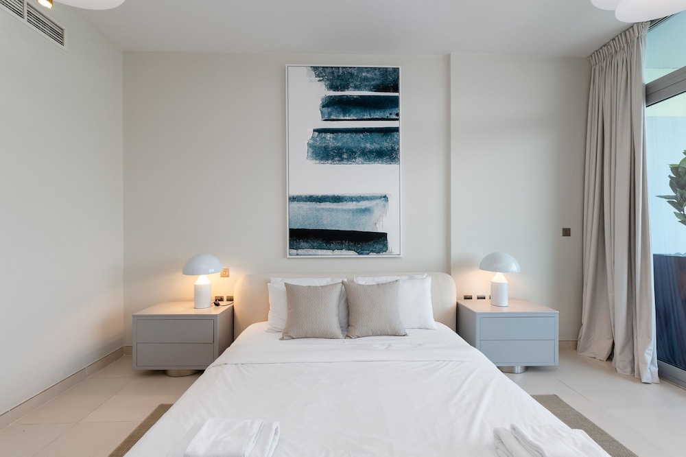 Urban 1BR Palm Apt w Beach Access