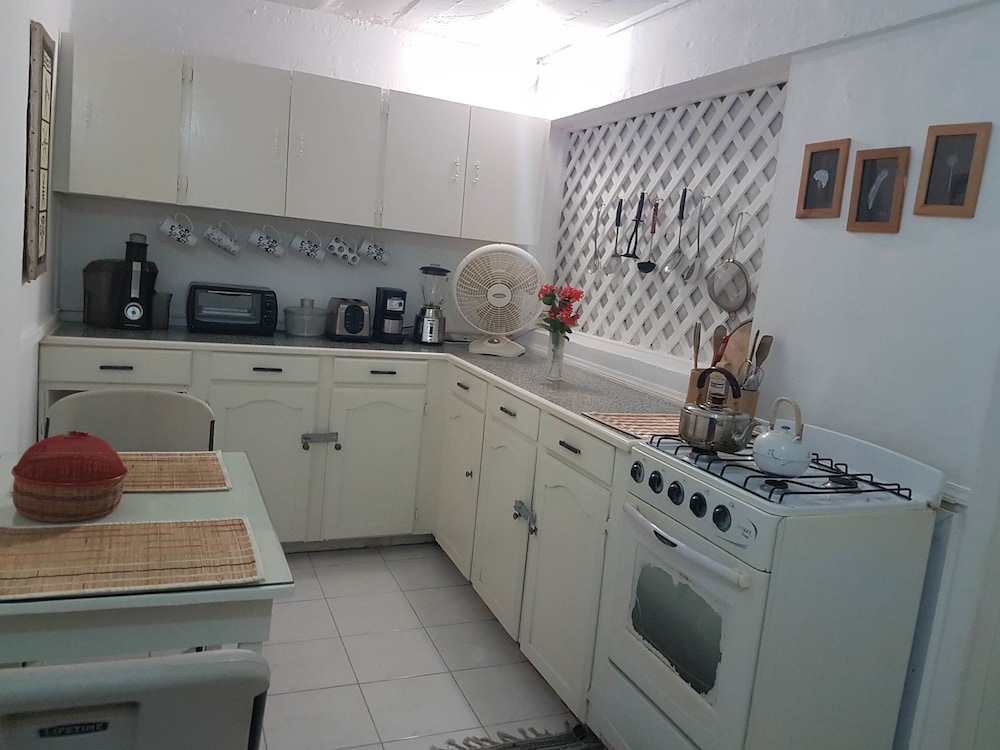 Barbados Chi Guest House
