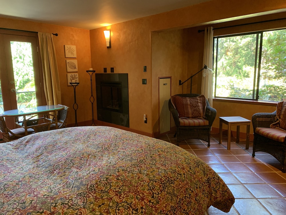 Salt Spring Carriage House B&B