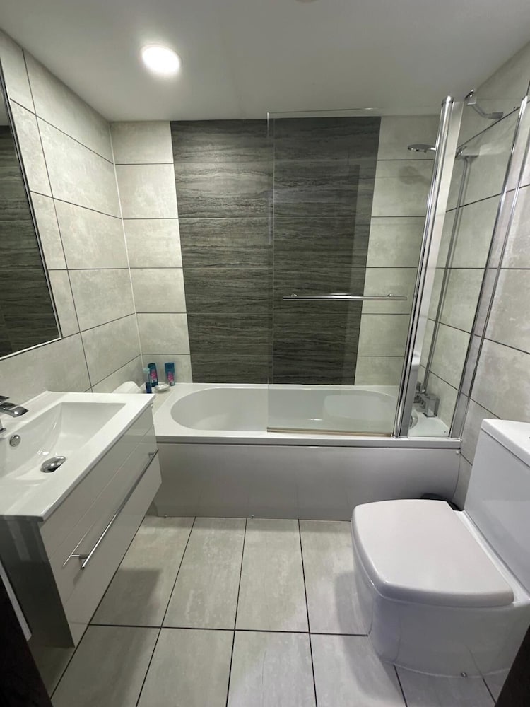 1br-sleeps4-parking-closetocentre